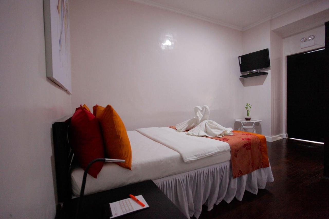 Halfway House Hostel Mactan Cebu Airport Lapu-Lapu City Exterior foto